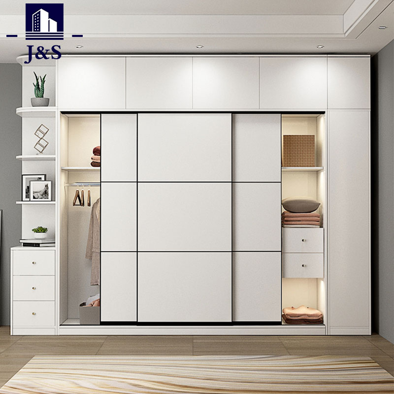 Apakah Anda tahu semua opsi desain untuk lemari pakaian dengan pintu?