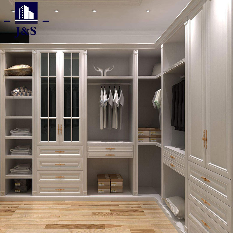 Apa yang membuat walk-in closet solusi penyimpanan pamungkas?