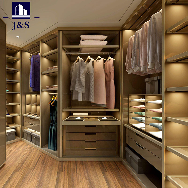 Desain Walk in Closet Besar untuk Kamar Tidur Utama